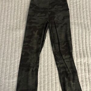 Lululemon green Camo Leggings 21 crop align